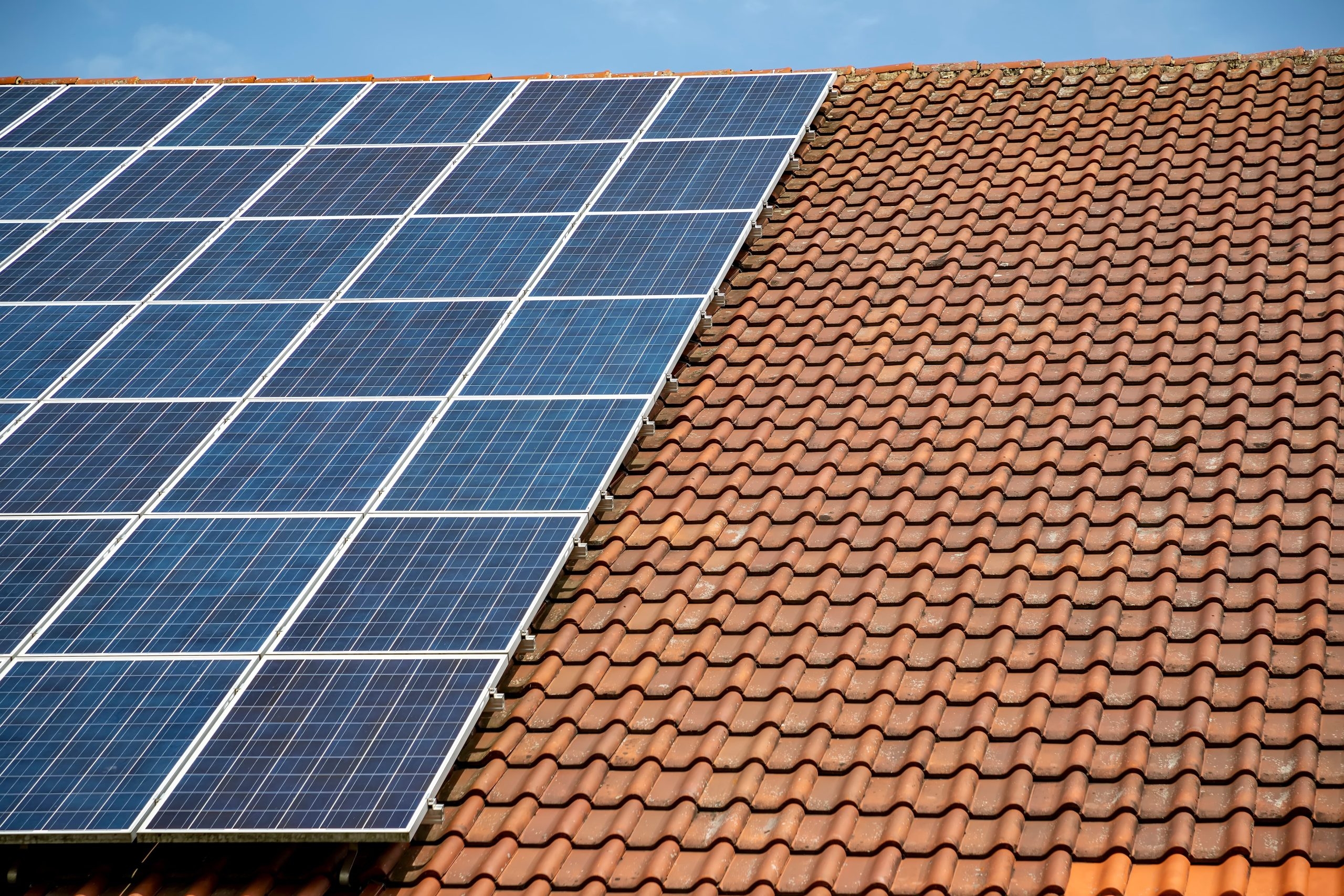 Cómo saber si tu tejado es apto para instalar placas solares
